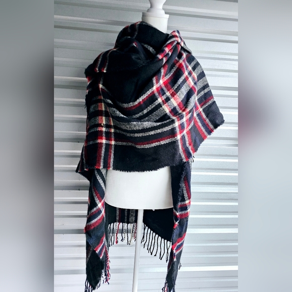 Classic Plaid Ruana Wrap - Picture 6 of 6